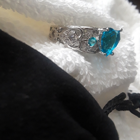 Turquoise blue heart shaped ring. - Picture 5 of 6